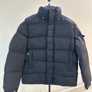 Men's matte Mayan-style short down jacket. High-end condition, looks great on. M